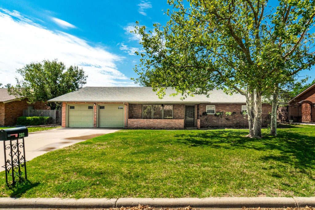 202 Comanche, Tulia, TX 79088 image 1