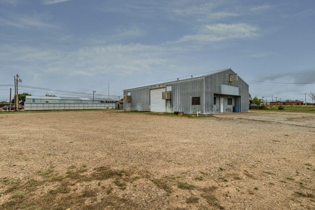 210 SE 4th St, Dimmitt, TX 79027 image 3
