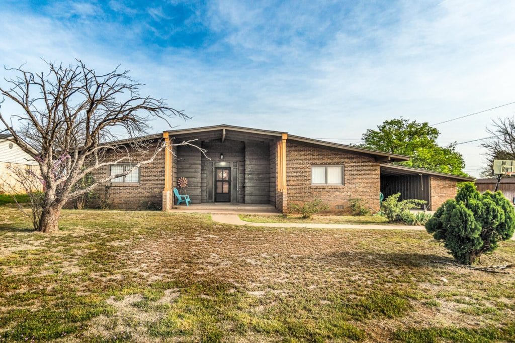 229 Buffalo, Tulia, TX 79088 image 1