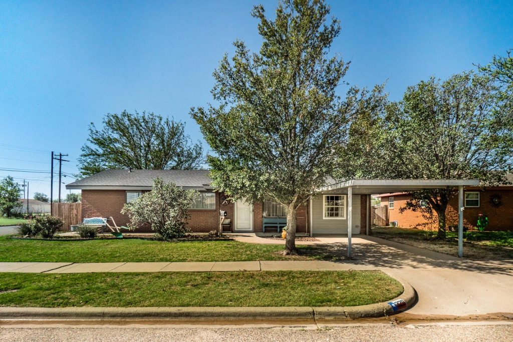 320 Arthur St Tulia, TX 79088 image 1