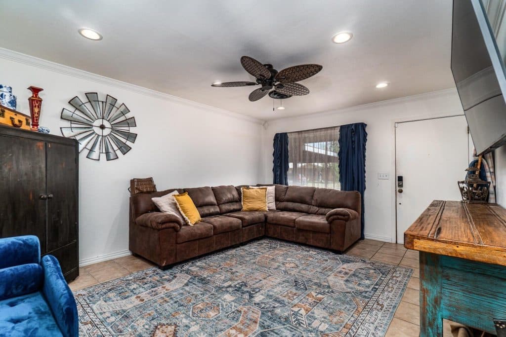 320 Arthur St Tulia, TX 79088 image 2