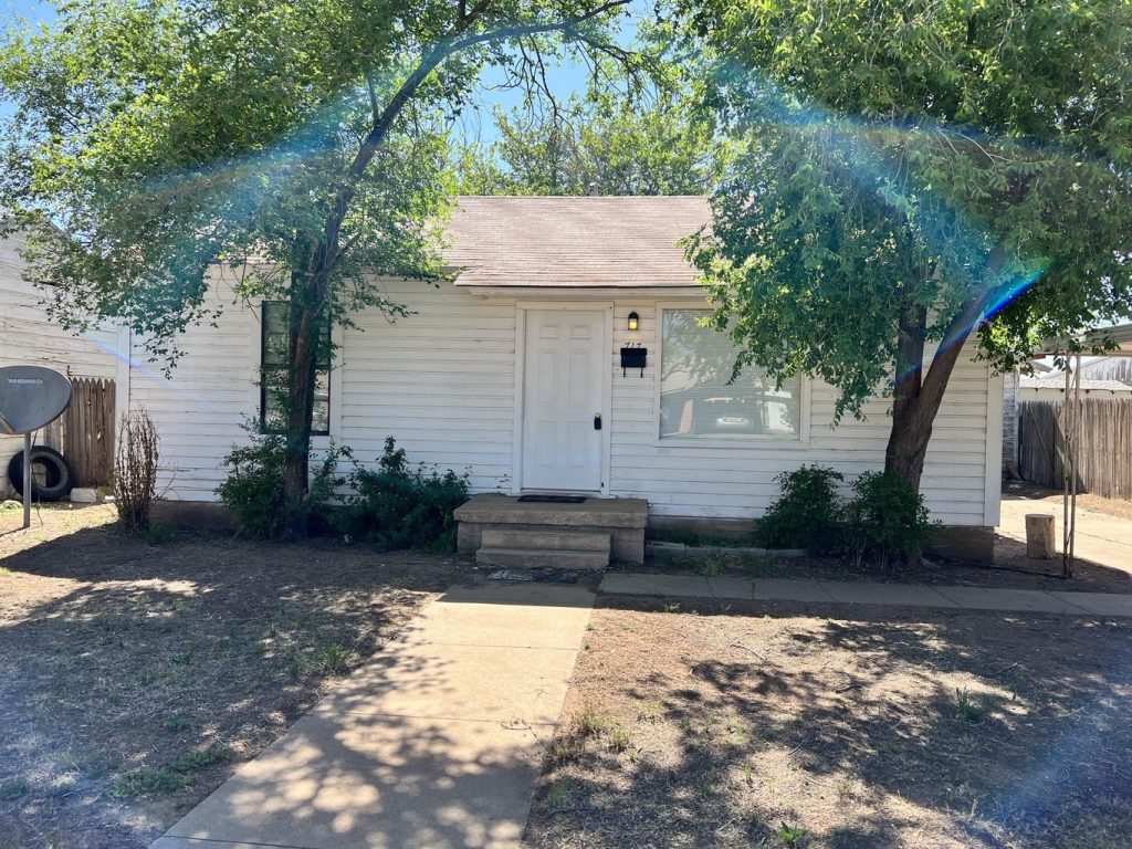 717 N Maxwell, Tulia, TX 79088 image 1