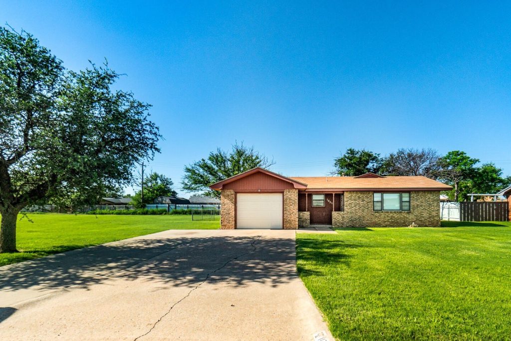 1023 NW 11th St Tulia, TX 79088 image 1