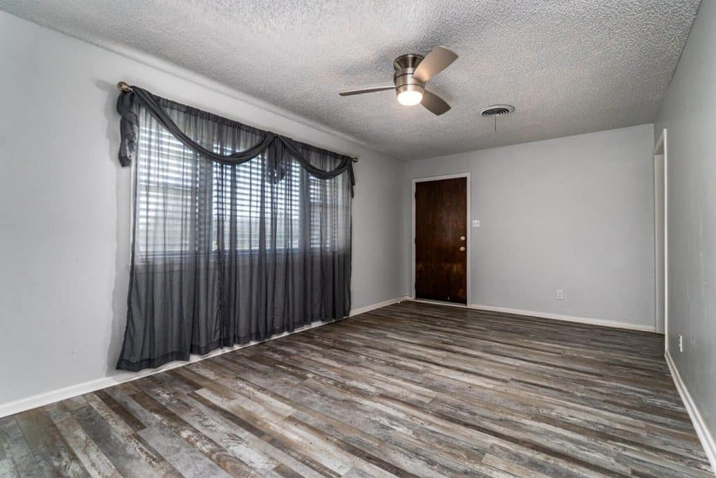 1023 NW 11th St Tulia, TX 79088 image 2