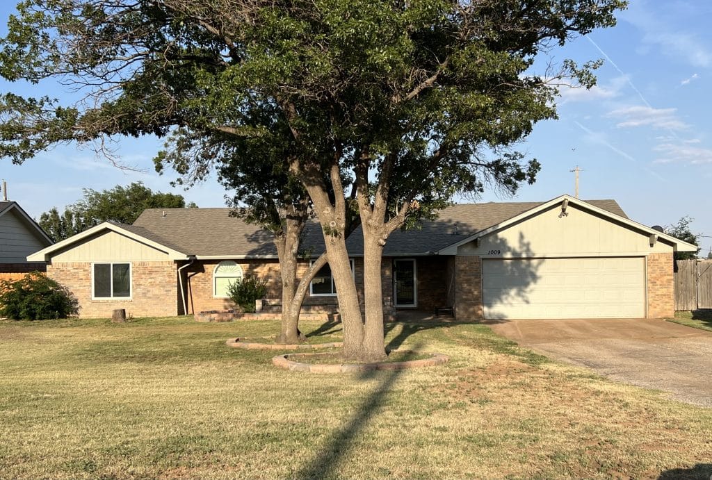 1009 Front St Dimmitt TX 79027 image 1