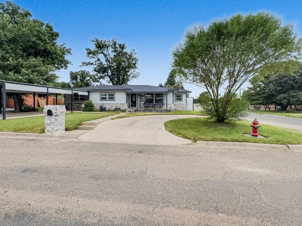 1015 W Stinson St Dimmitt TX 79027 image 1