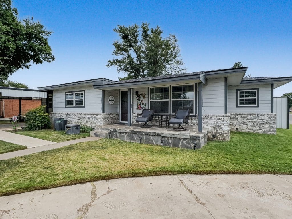1015 W Stinson St Dimmitt TX 79027 image 2