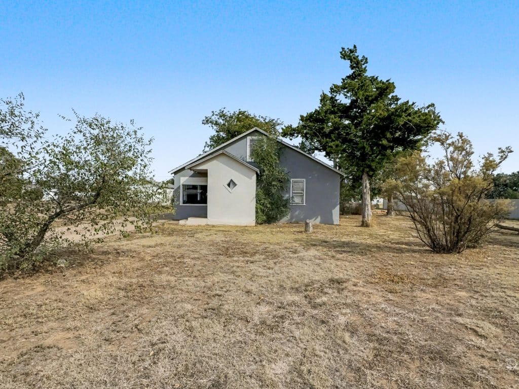 303 SW 5th St Dimmitt TX 79027 image 2