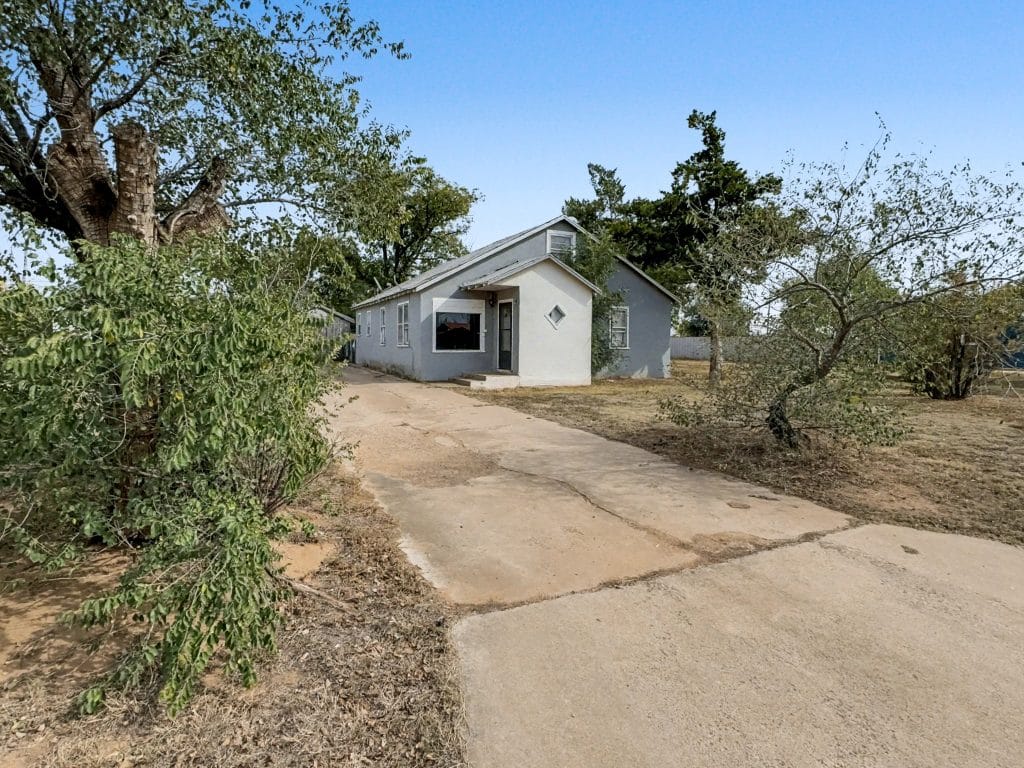 303 SW 5th St Dimmitt TX 79027 image 1