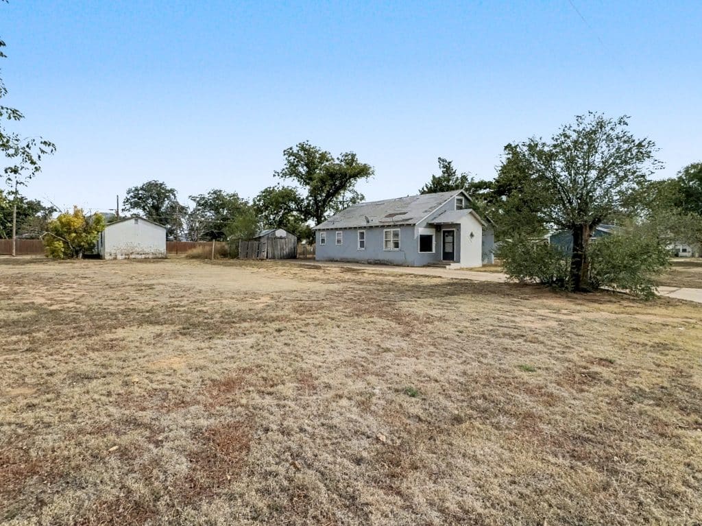303 SW 5th St Dimmitt TX 79027 image 3