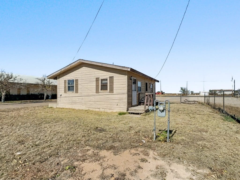 500 NW 10th St Dimmitt TX 79027 image 2