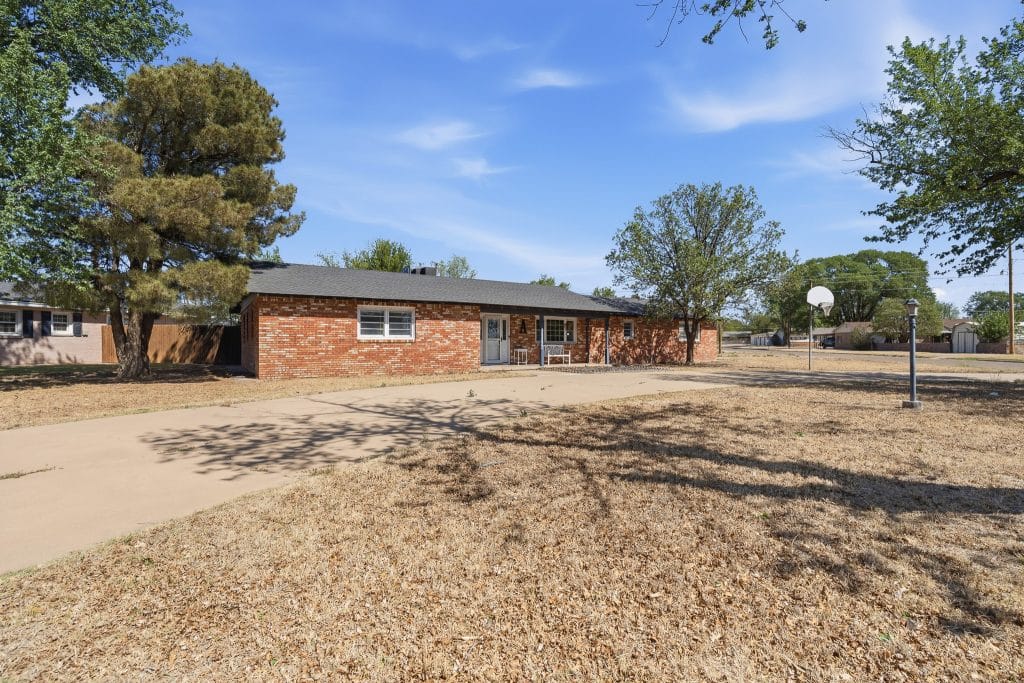 700 W Cleveland St Dimmitt TX 79027 image 1