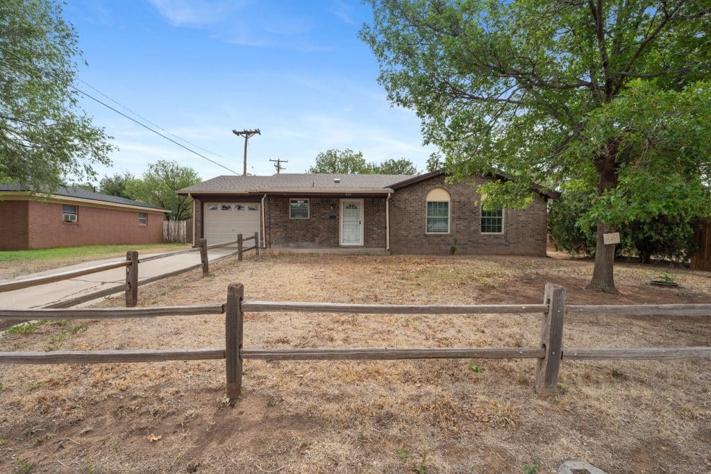 222 NW 11th St Dimmitt TX 79027 image 2