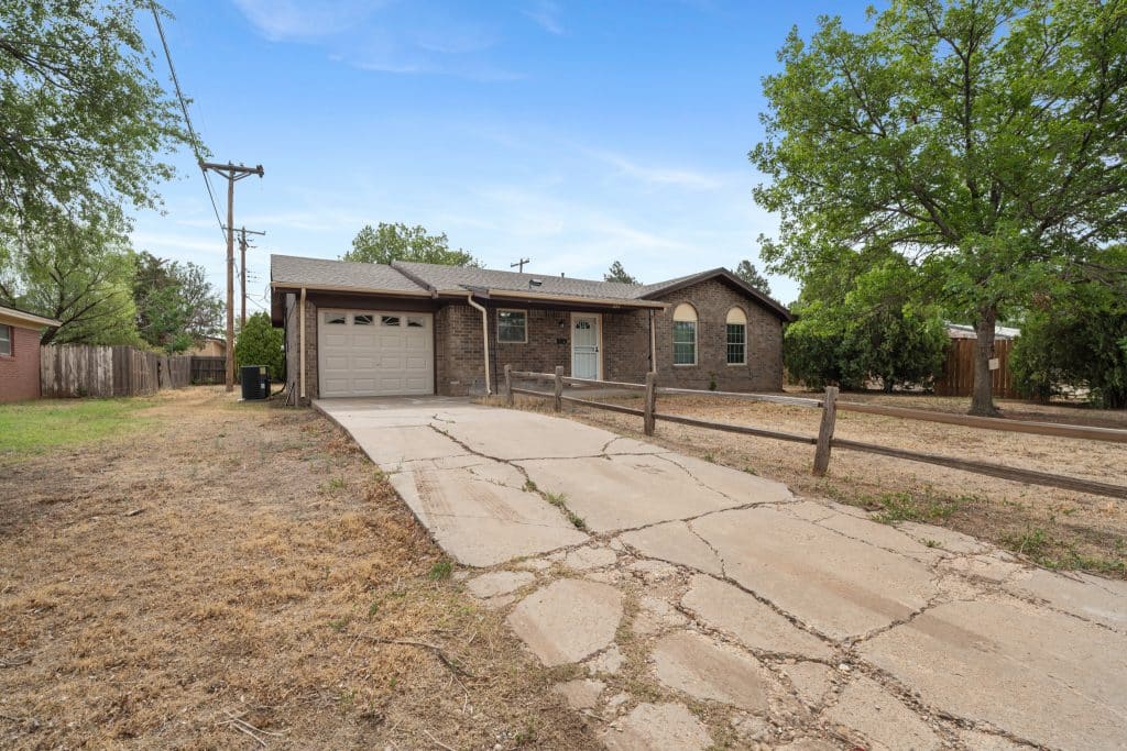 222 NW 11th St Dimmitt TX 79027 image 1