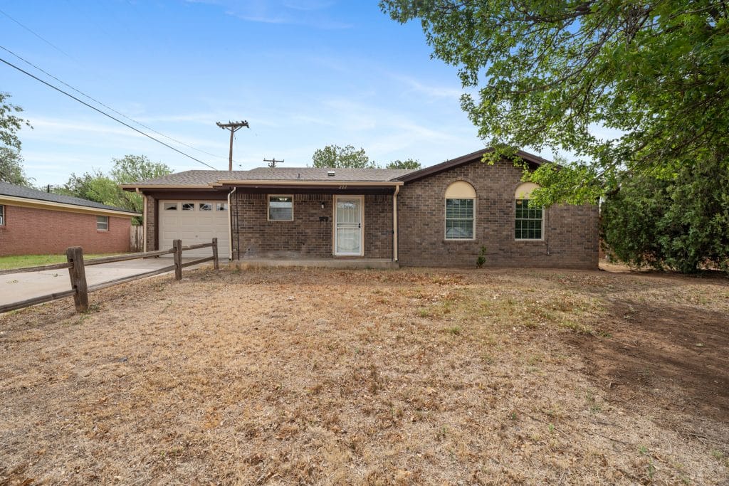 222 NW 11th St Dimmitt TX 79027 image 3