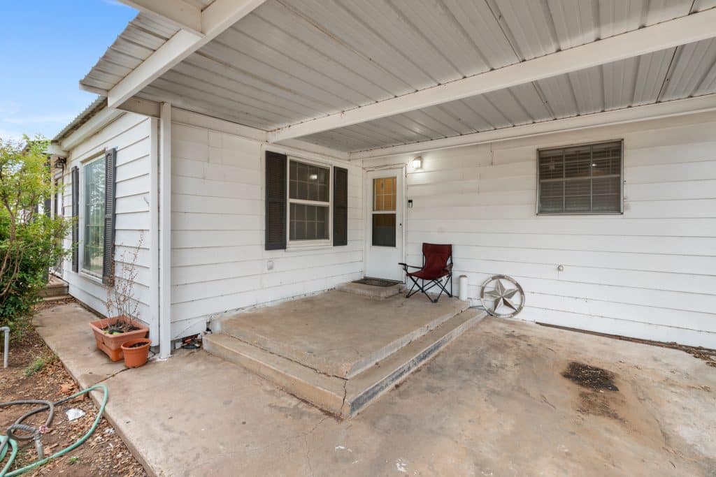 223 N Donley Ave Tulia TX 79088 image 2