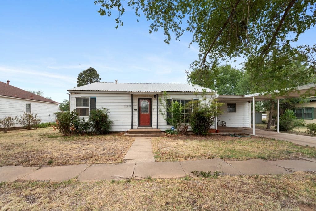 223 N Donley Ave Tulia TX 79088 image 3