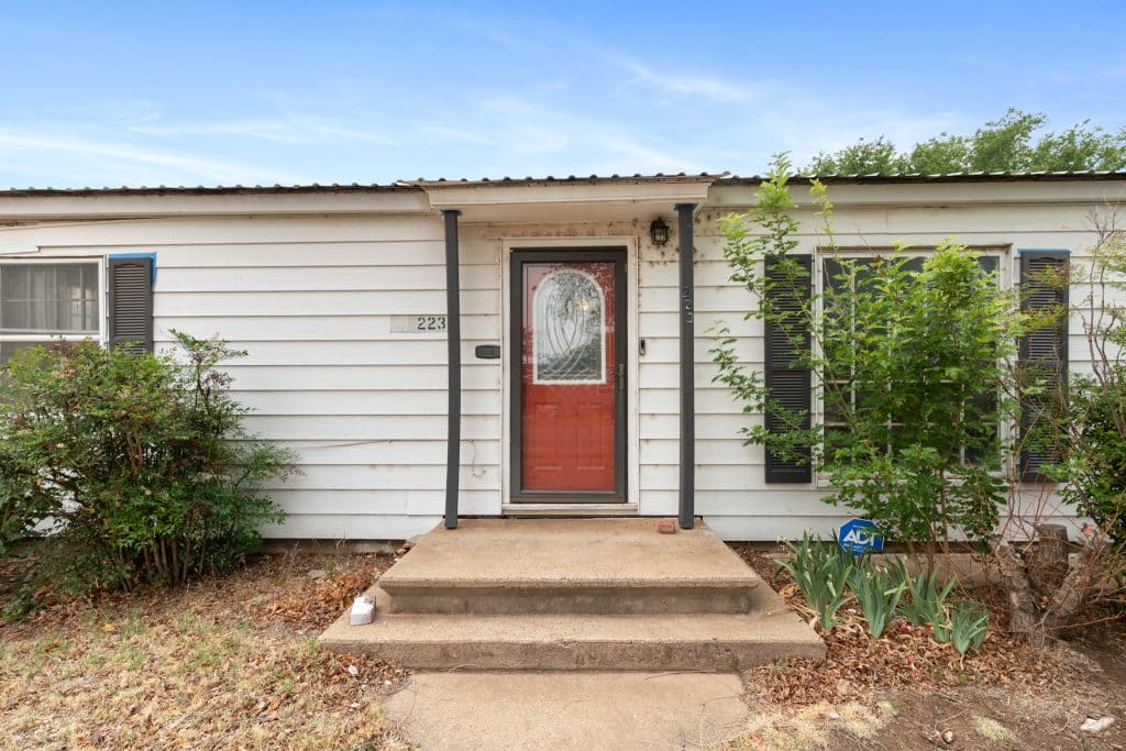 223 N Donley Ave Tulia TX 79088 image 4