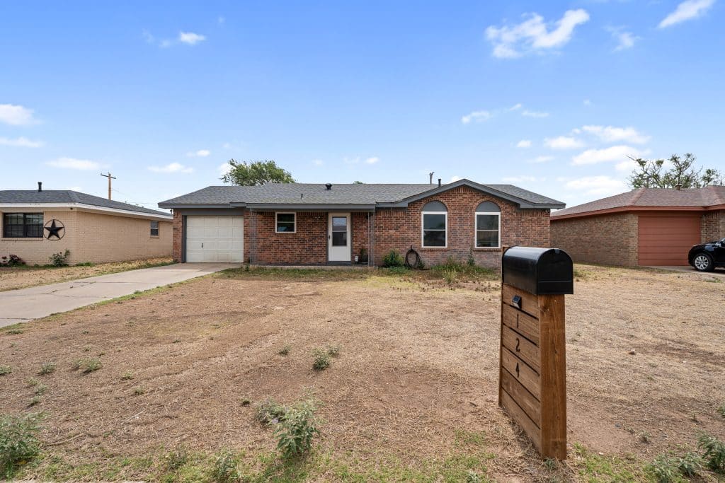 124 NW 12th St Dimmitt TX 79027 image 1
