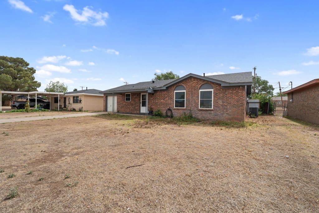 124 NW 12th St Dimmitt TX 79027 image 2