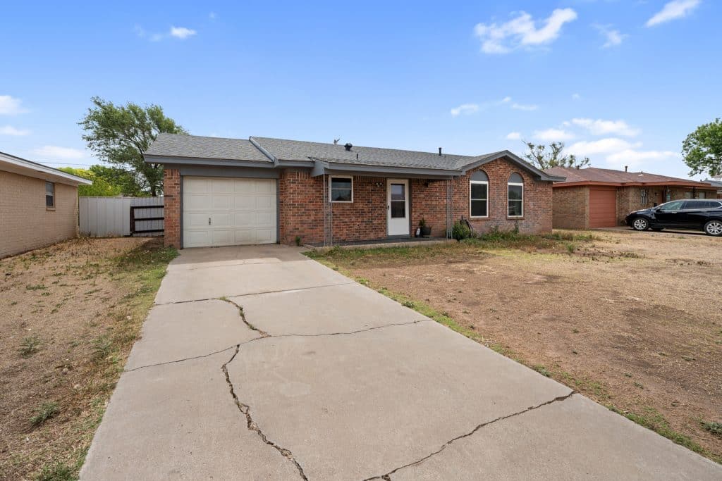 124 NW 12th St Dimmitt TX 79027 image 3