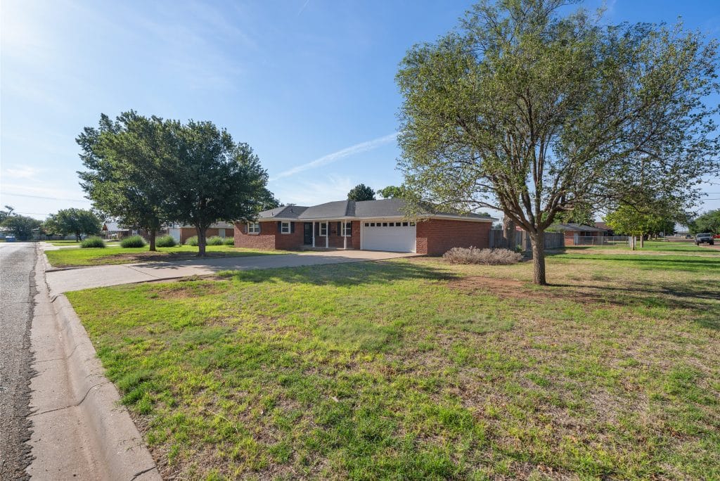 609 W Cleveland St Dimmitt TX 79027 image 2